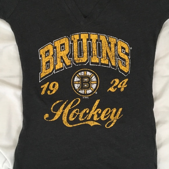 Boston Bruins Women’s V Neck Distressed T-shirt - Picture 3 of 3